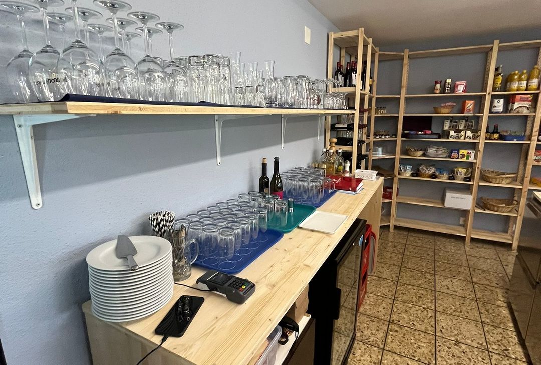 Shop & Bar